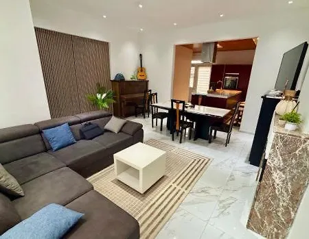 Holiday home Maison 8 Personnes A - 4 Avec Terrasse Et Parking - 12 Min Tournai & 12 Min Saint- Amand-les-eaux Brunehaut
