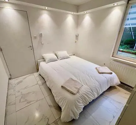 Maison 8 Personnes à - 4 Avec Terrasse Et Parking - 12 Min Tournai&12 Min Saint- Amand-les-eaux