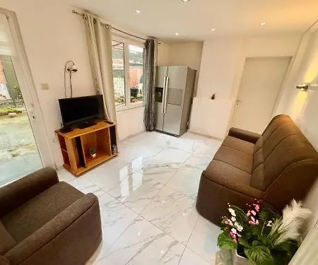 Maison 8 Personnes A - 4 Avec Terrasse Et Parking - 12 Min Tournai & 12 Min Saint- Amand-les-eaux Holiday home *